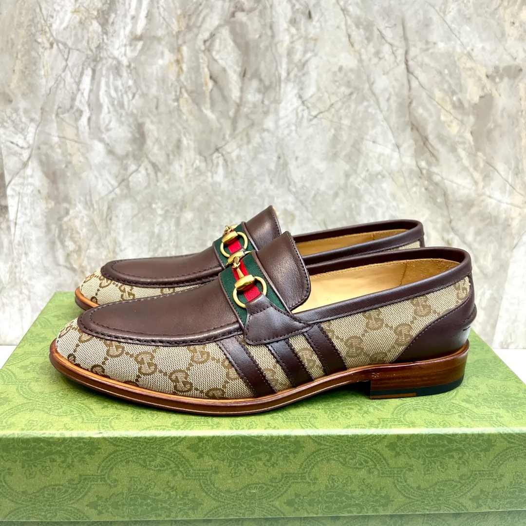 Original leather outsole P900 Brand: Co-branded Adidas｜GUCCI (Gucci) Standard code: Men's size 38–44 (45/46 can be customized) Grade: Same style as the official website Original quality Material: Original cowhide Leather lining Original leather outsole Style category: Men's fashionable casual leather shoes Distinguished big-name luxury elements top luxury Color: Actual picture